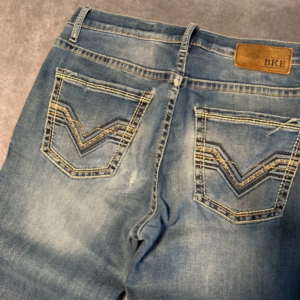 Buckle BKE Tyler Straight Leg Jeans Mens 31L Medium Wash Blue Contrast Stitch